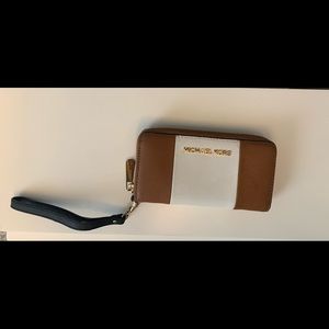 Michael Kors Zipper Wristlet in Tan, White and Black